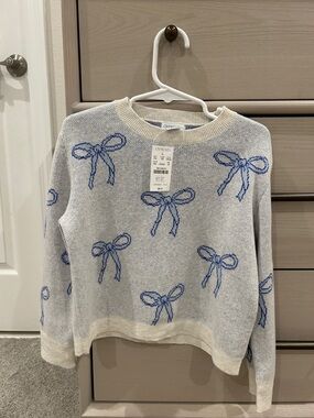 NWT: Crewcuts Light Gray Sweater with Blue Bow Motif and Cream Trim XS (4-5)